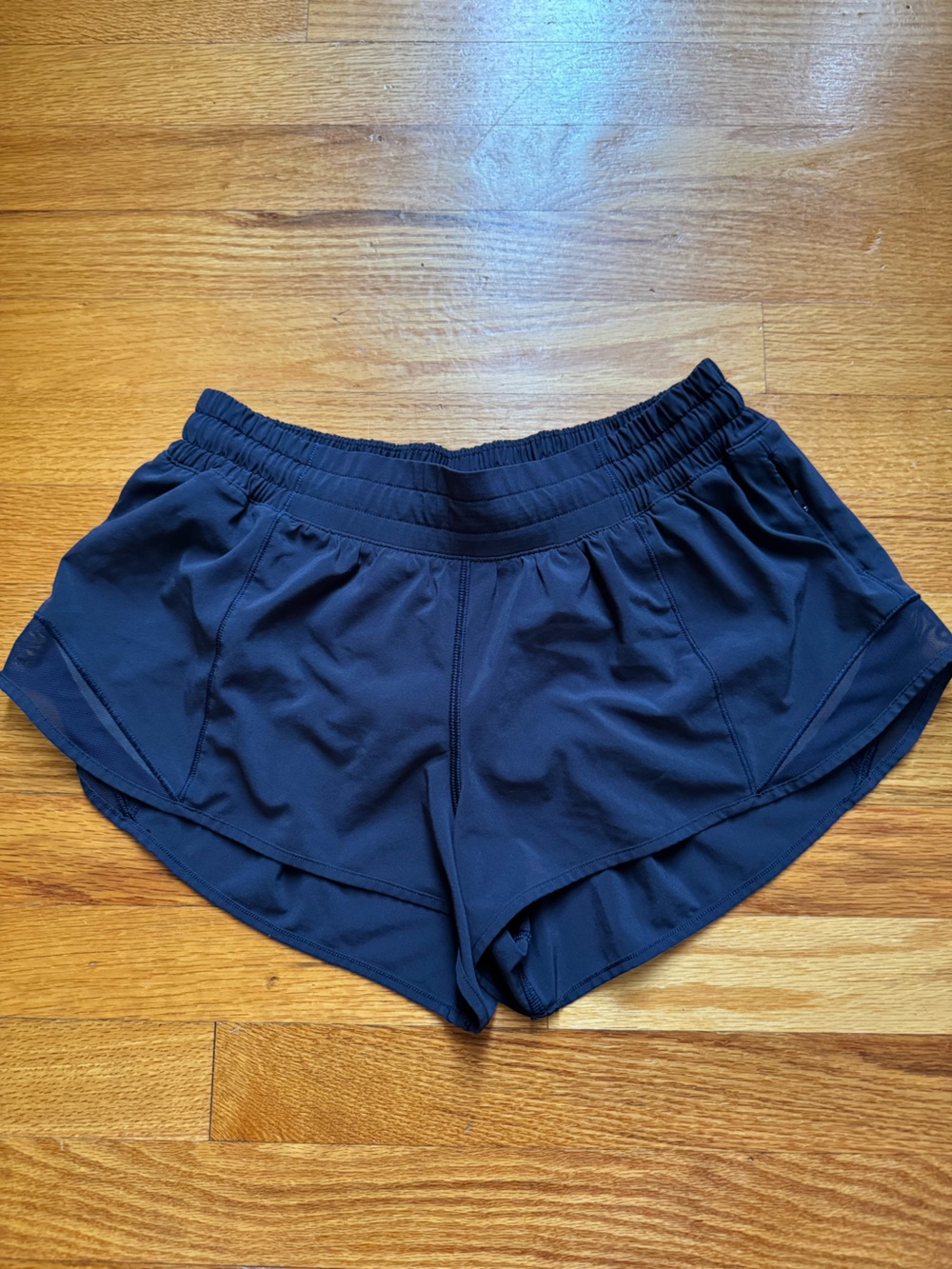 Lululemon Hotty Hot 2.5” Sz 8 Women's Navy Blue Running Shorts Pockets Lined